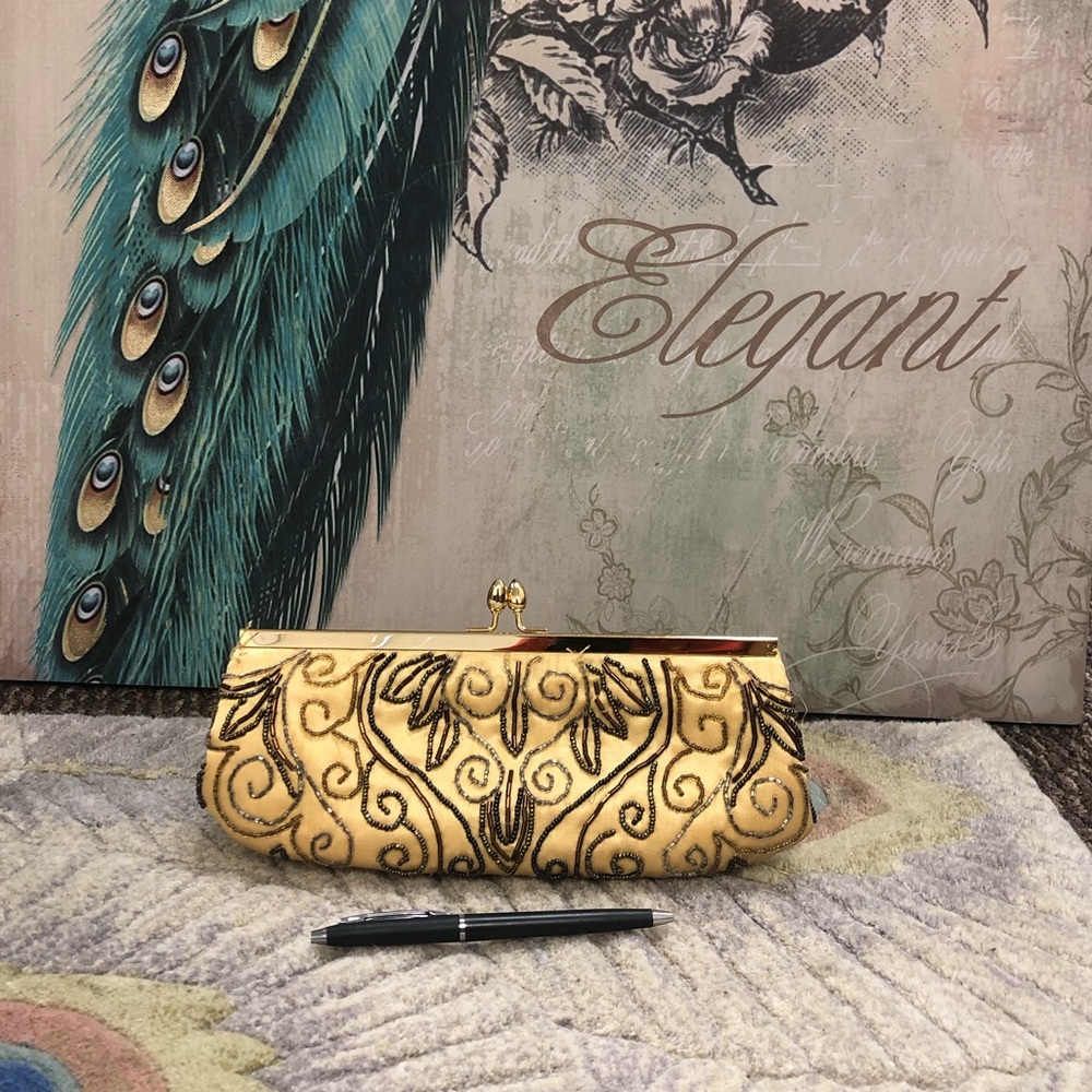 Small shoulder/clutch purse